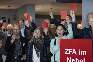 Zahnärzteprotest auf Schalke: Rote Karten