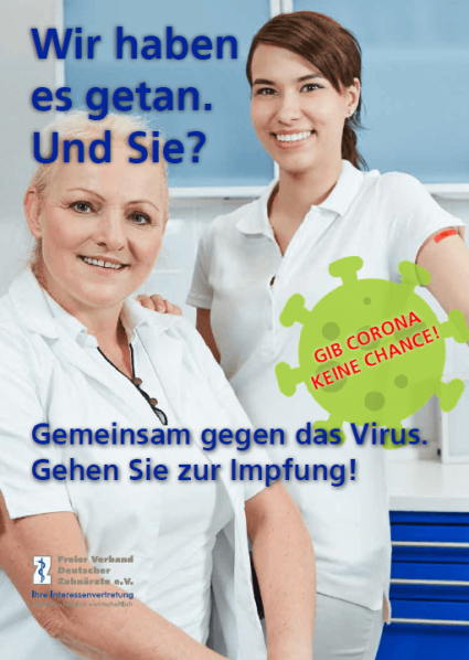 Werbeplakat Impfkampagne, zwei Personen vom Impfpersonal lächeln in die Kamera