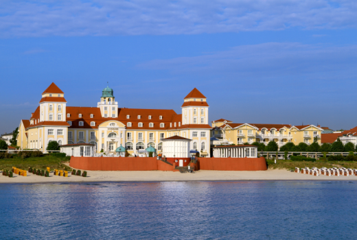 Das Kurzhaus in Binz auf Rügen mit dem Hotel Travel Charme