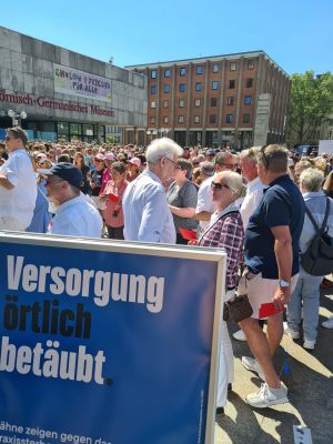 viele Protestierende in Köln im Juni 23